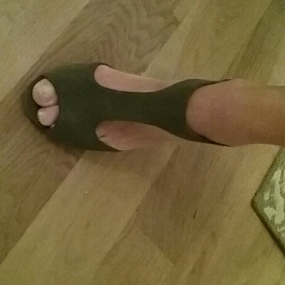 Shoes - Picture 5 of 7
